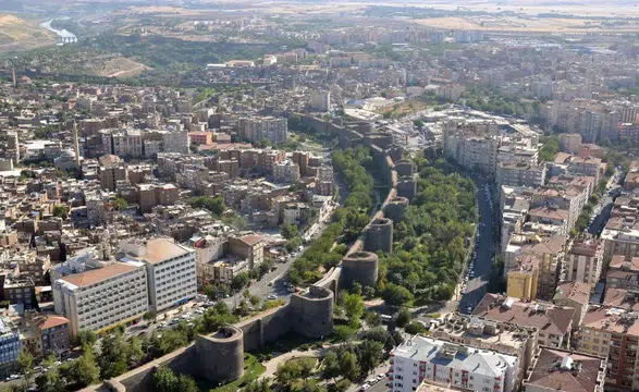 Diyarbakır'da sürücüler dikkat: Çok sayıda cadde bugün trafiğe kapatıldı