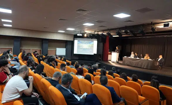 Diyarbakır'da uzmanlardan gençlere meslek seçiminde altın tavsiyeler