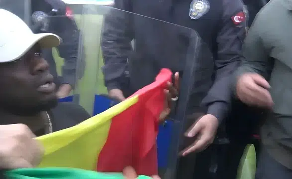 Amedsporlu Diagne'nin yaşadığı bayrak krizi Meclis gündemine taşındı