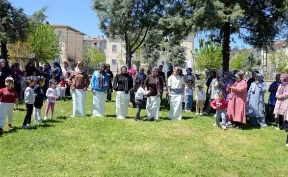 Diyarbakır'da anneler çocukluğunu yeniden yaşadı: Çok özel kutlama