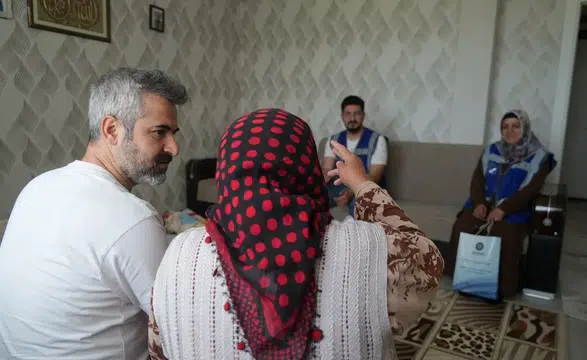 Diyarbakır'da evden çıkamayan 600 yaşlıya bayram öncesi anlamlı ziyaret