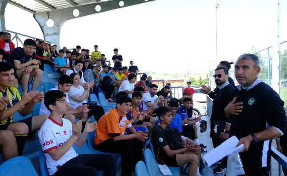 Adıyaman'da 400 genç formalarını Amedspor için terletti
