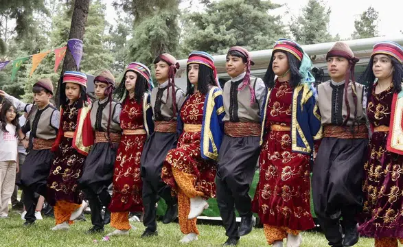 Diyarbakır'da Kürt Dil Bayramı renkli etkinliklerle kutlandı