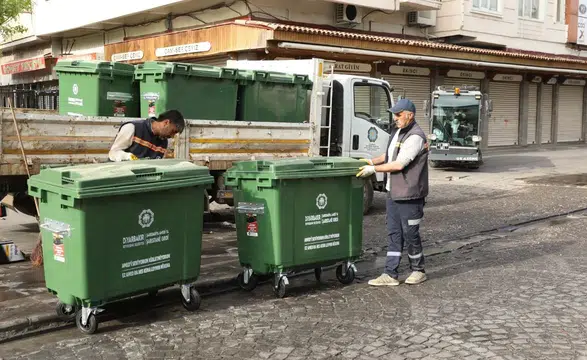 Diyarbakır'da yeni nesil çöp konteynerleri sokaklarda yerini aldı: Hem hijyenik hem estetik