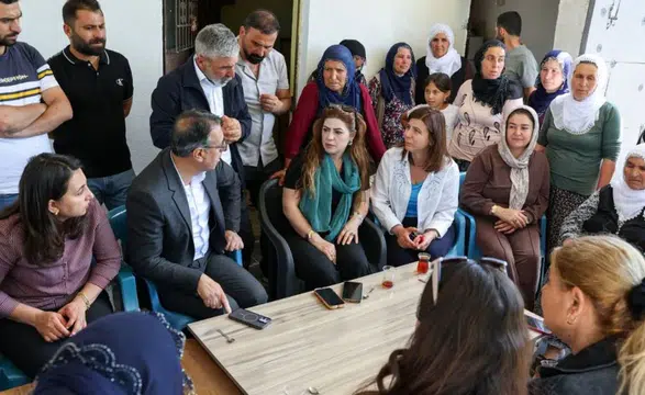 Diyarbakır'da kırsala çıkarma yapan Eşbaşkan Bucak vatandaşı dinledi