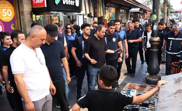 Diyarbakır'da zabıtalar sokağa kalabalık indi: Esnafa kritik uyarı yapıldı