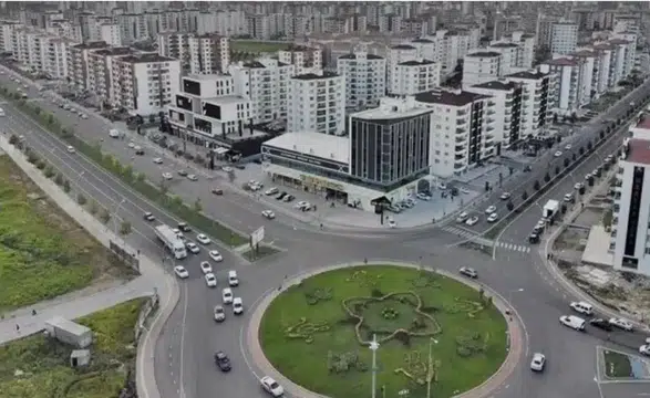 Diyarbakır'da hava cehennem gibi: Bir ilçe 42 dereceyi görecek