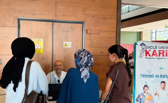 Diyarbakır'da üniversite tercihi yapacak adaylara kolaylık: Özel taktikler sunuldu