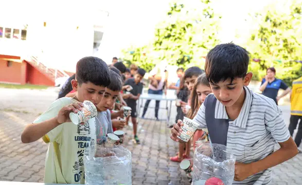 Diyarbakır'da belediye mahalleye şenlik getirdi: 7'den 70'e katılım vardı