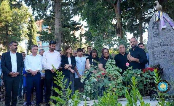 Diyarbakır'ın eşbaşkanları Hatay'da 19 yaşında hayatını kaybeden genci andı