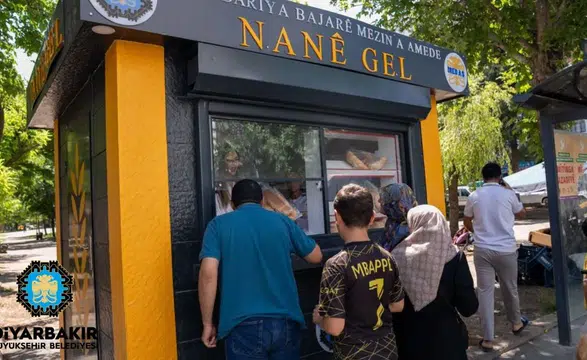 Diyarbakır'da halk ekmek dönemi başladı: 30 bin adet ücretsiz dağıtıldı