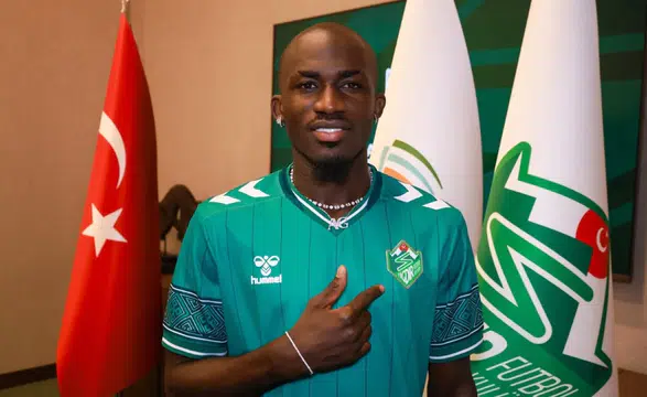 Amedspor'un yola devam etmediği Afena-Gyan yeni takımına 2 yıllık imza attı
