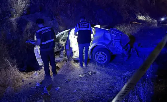 Siverek Diyarbakır yolunda otomobil şarampole devrildi: Çok sayıda ölü var