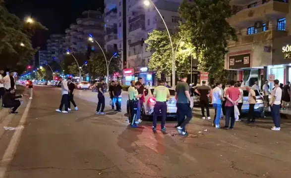 Kayapınar Diclekent Bulvarı'nda akşam saatlerinde kaza 5 kişi yaralandı