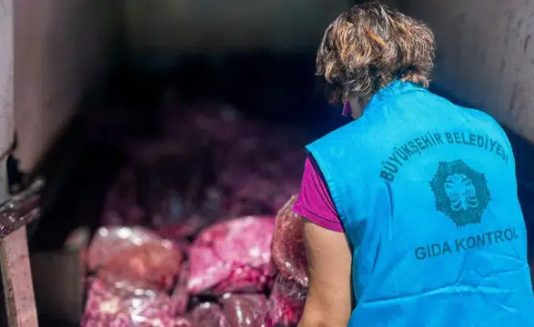 Diyarbakır'da sağlıksız gıda şoku: 3 ton sakatat imha edildi, şoföre işlem başlatıldı