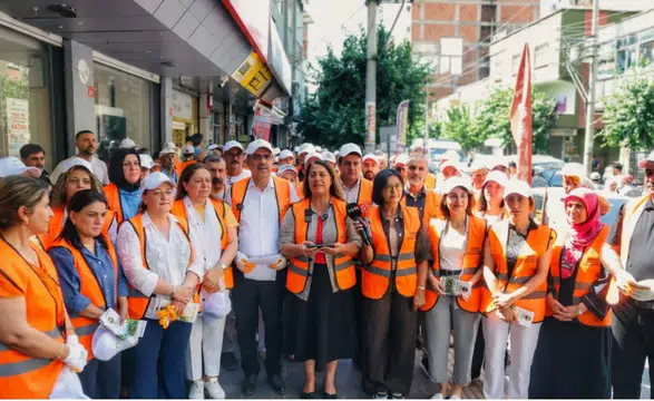 Diyarbakır'da temizlik seferberliği başladı: 11 noktada halkla birlikte çalışılacak