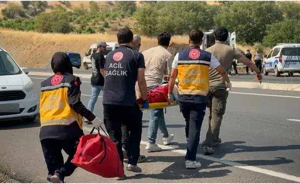 Kahta-Diyarbakır yolunda polisin 'Dur' ihtarına uymayan araç kaza yaptı: 2 şüpheli yakalandı