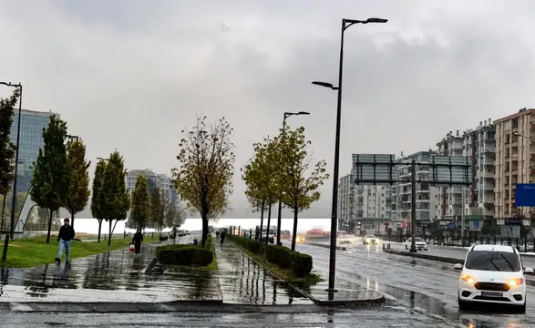 Diyarbakır'a gök gürültülü sağanak geliyor: Sıcaklık mevsim normallerinin üstünde olacak