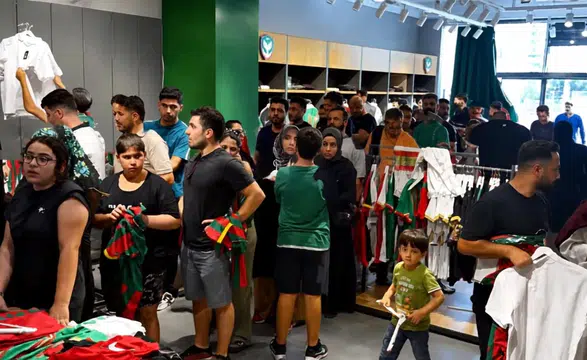 Amedsporlu taraftarlar mağazalara akın etti: Yüzlerce kişi kuyruk oldu