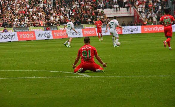 Amedspor evinde Konyaspor'u devirdi: Mbaye Diagne ile gelen altın değerinde 3 puan