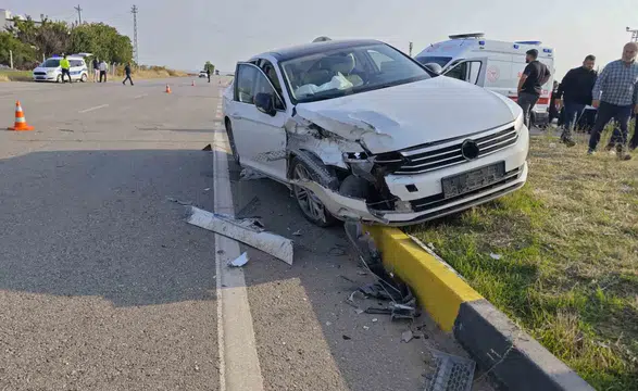 Diyarbakır Çınar'da otomobil ile tır çarpıştı: 3'ü çocuk olmak üzere 4 kişi yaralandı