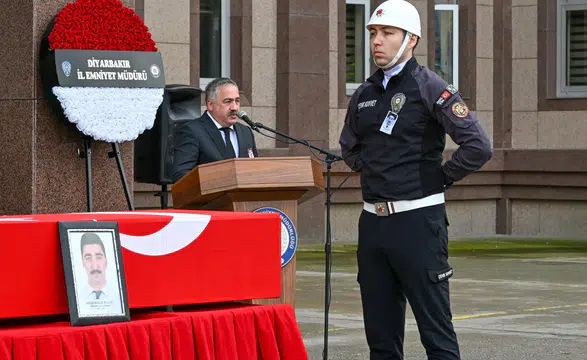 Diyarbakır'da görevli polis memuru Abdülkadir Bulut için hüzünlü veda töreni