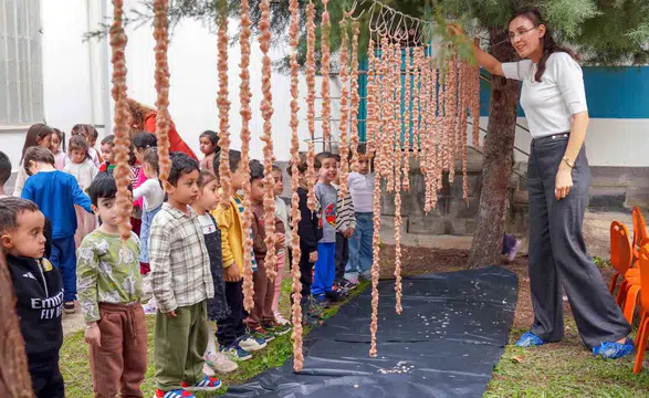 Diyarbakır'da Zarokistanlı minikler bağbozumu geleneğiyle buluştu: Geleneksel lezzetleri tanıdılar