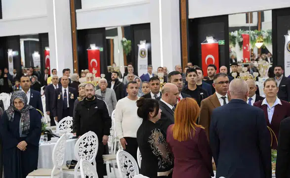 Diyarbakır'da şehit aileleri ve gaziler için onur yemeği: Kardeşlik mesajları verildi