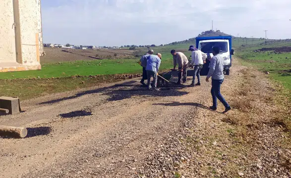 Diyarbakır Çermik'te İkiçeltik sakinleri isyan etti: Yolu kendi imkanlarıyla onardılar