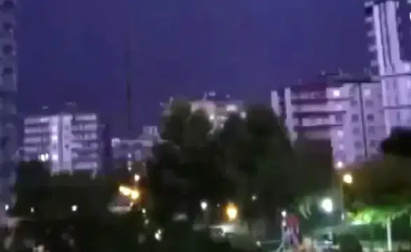 Diyarbakır Kayapınar'da korku dolu gece: İki apartmana yıldırım isabet etti