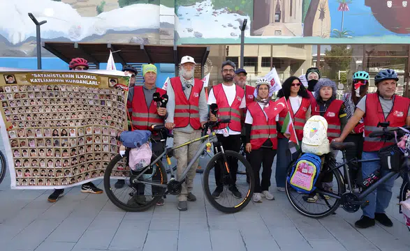 Diyarbakırlı bisikletçiler İran'daki okul saldırısını protesto için pedal çeviriyor
