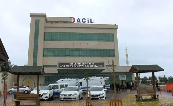 Diyarbakır Sur'da silahlı kavga: İki bacağından vurulan bir kişi ağır yaralandı