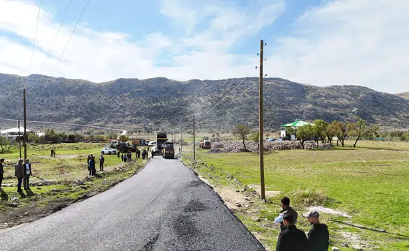 Diyarbakır'da ulaşıma dev yatırım: Hani-Elazığ yolu sıcak asfaltla yenilendi