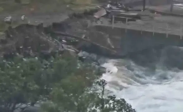Çüngüş ile Pütürge arasındaki köprü Karakaya Barajı'ndaki tahliye nedeniyle hasar gördü