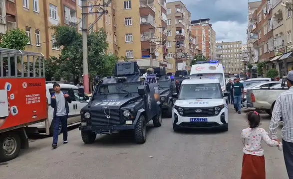 Diyarbakır’da tekme ve yumruklu kavgada 3 kişi yaralandı, inceleme başlatıldı