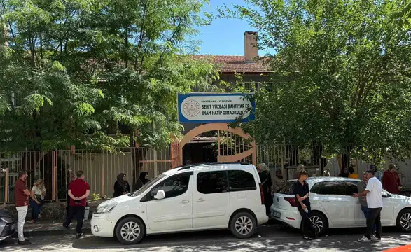 Diyarbakır'da LGS heyecanı Kimlik krizini son dakika müdahalesiyle aştı sınava yetişti