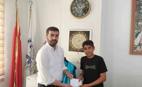 Çermik'te Diyanet'in bilgi yarışmasında dereceye giren öğrencilere ödülleri verildi