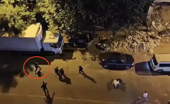 Bağlar'da sokak ortasında silahlı hesaplaşma Yaralanan kişi hastaneye kaldırıldı