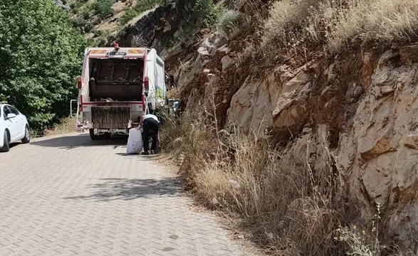 Sinek Çayı çevresinde temizlik operasyonu Çermik Belediyesi çöpleri topladı