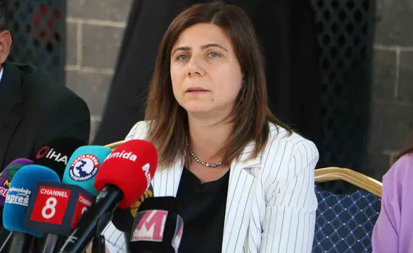 Sur'da yayalaştırma hamlesi Kaldırımlar işgalden temizlenerek vatandaşlara açılıyor