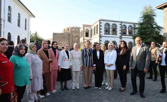 Diyarbakır'da Bakan Göktaş'tan aile vurgusu Nüfusun yaşlanmasına karşı yeni önlemler