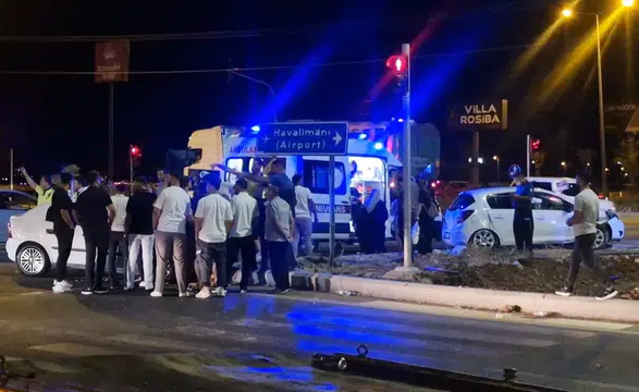 Diyarbakır-Mardin yolunda akşam saatlerinde trafik kazası 7 kişi yaralı olarak hastanede