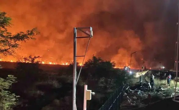 Çınar ilçesinde gece saatlerinde korkutan anız yangını Ekipler 4 saatte söndürdü