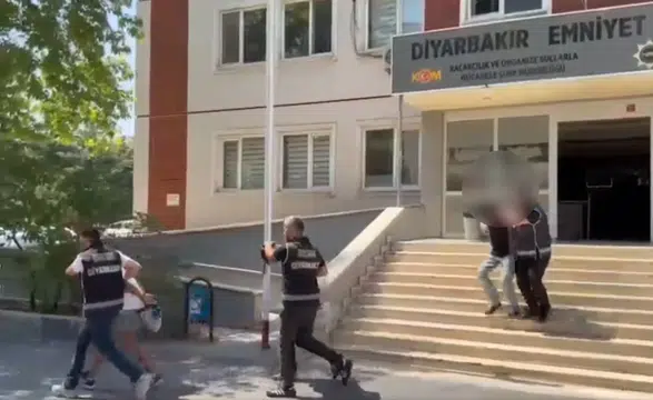 Sur'da el bombası operasyonu adliyeye taşındı 4 şüpheli tutuklandı
