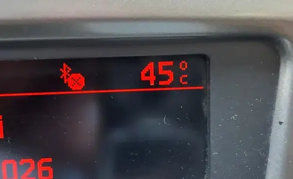 Diyarbakır'da kavurucu sıcaklar yaşamı durdurdu Araç içi termometreler 45 dereceyi gördü