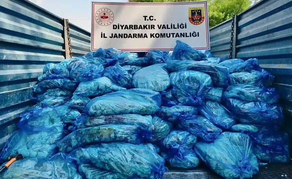 Diyarbakır Çınar'da gıda operasyonu Sağlığa uygun olmayan 3 ton iç yağı ele geçirildi
