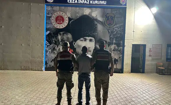 Hani ilçesinde aranan tehlikeli şahıs operasyonla yakalandı 42 suç kaydı çıktı