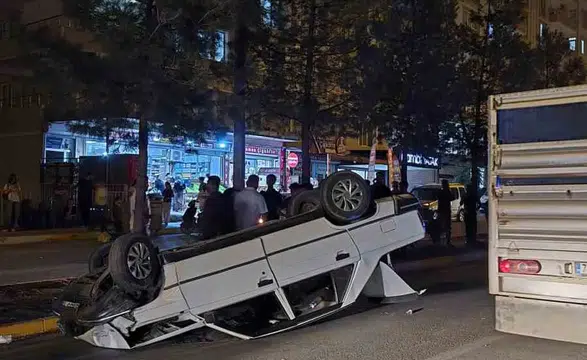 Diyarbakır Silvan'da trafik kazası: Fidankent mevkiinde araç takla attı, 1 yaralı