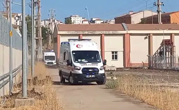 Diyarbakır Kayapınar'da iş kazası: Kapalı alanda boya yapan 2 işçi tinerden zehirlendi