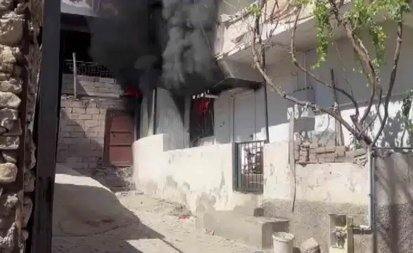 Diyarbakır Çermik'te korkutan ev yangını: Dar sokaklar müdahaleyi zorlaştırdı